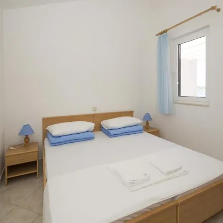 Lumbarda Resort Apartments *